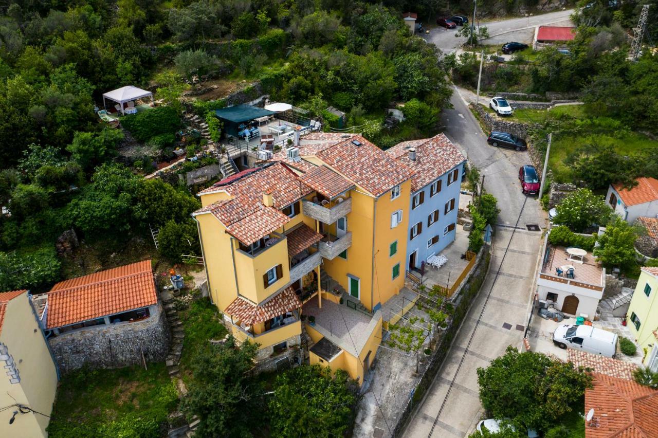 Apartments And Rooms Roberto B. Valun Exteriér fotografie